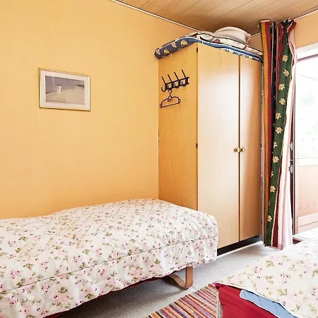 4 Person In R M By Traum