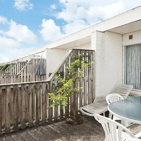 4 Person In R M By Traum