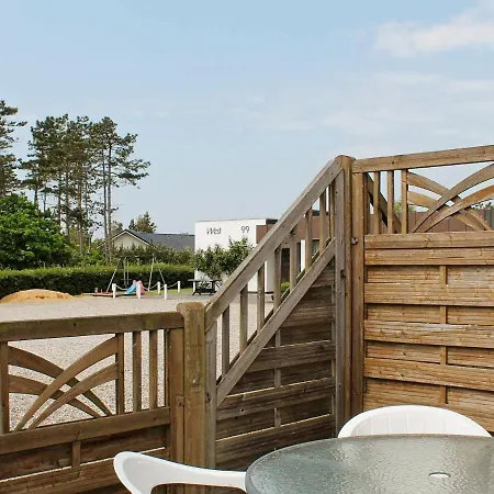 4 Person In R M By Traum