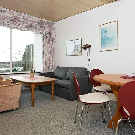 4 Person In R M By Traum *